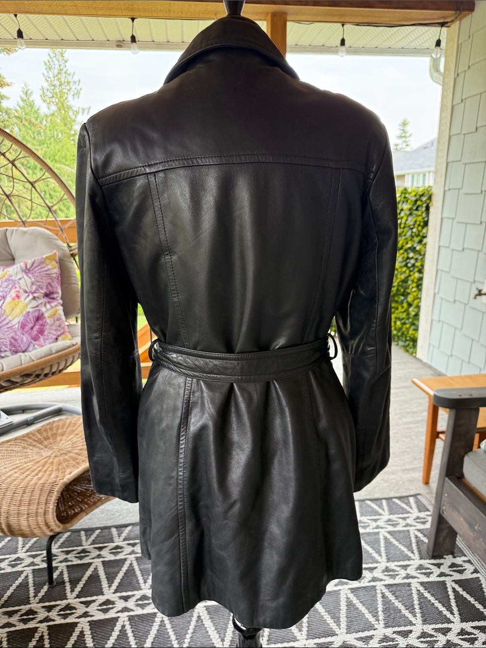 Danier | Leather Belted Coat - Picture 4 of 10